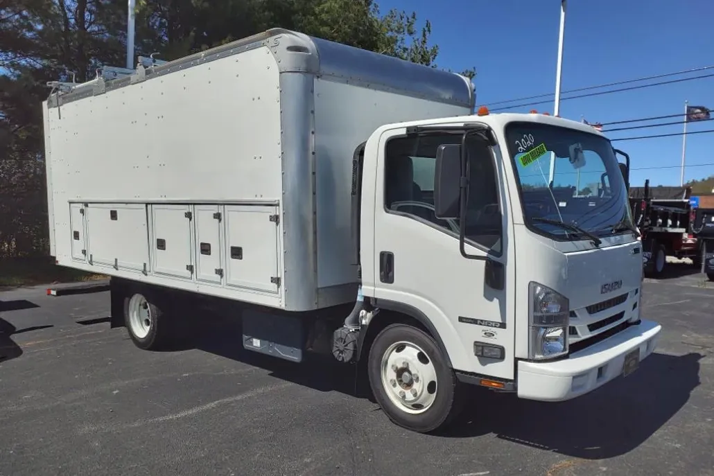 2020 Isuzu NRR photo 1