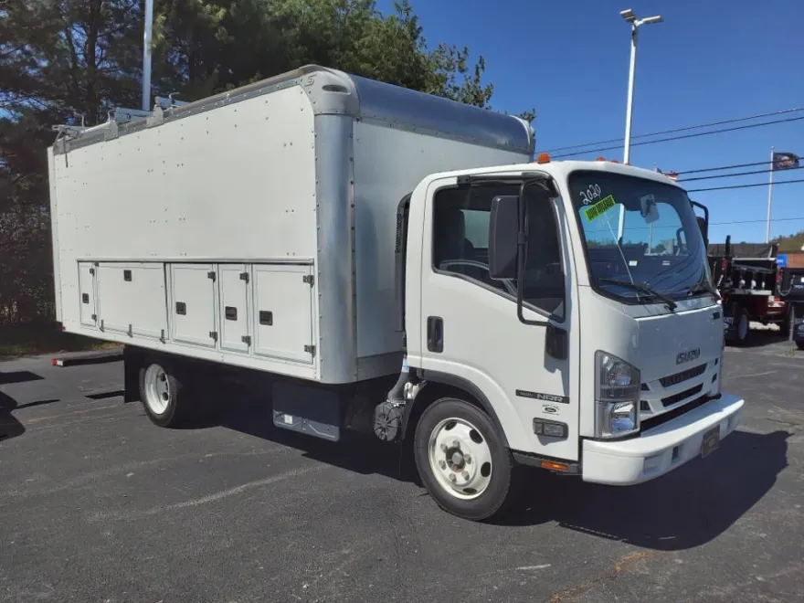 2020 Isuzu NRR photo 1