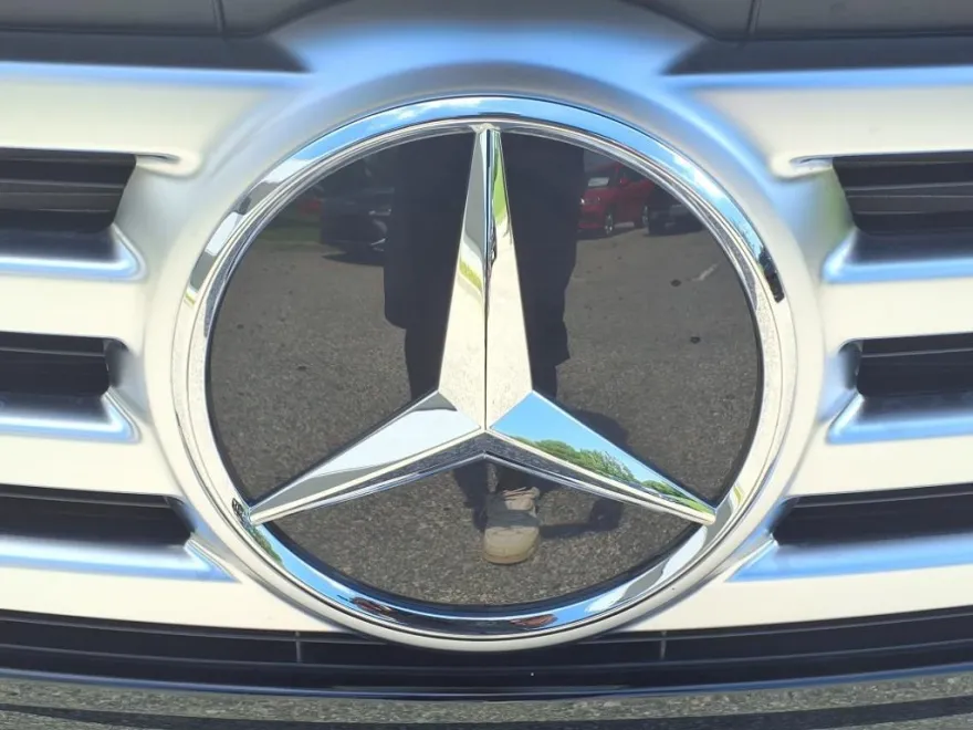2025 Mercedes Benz GLB 250 photo 1