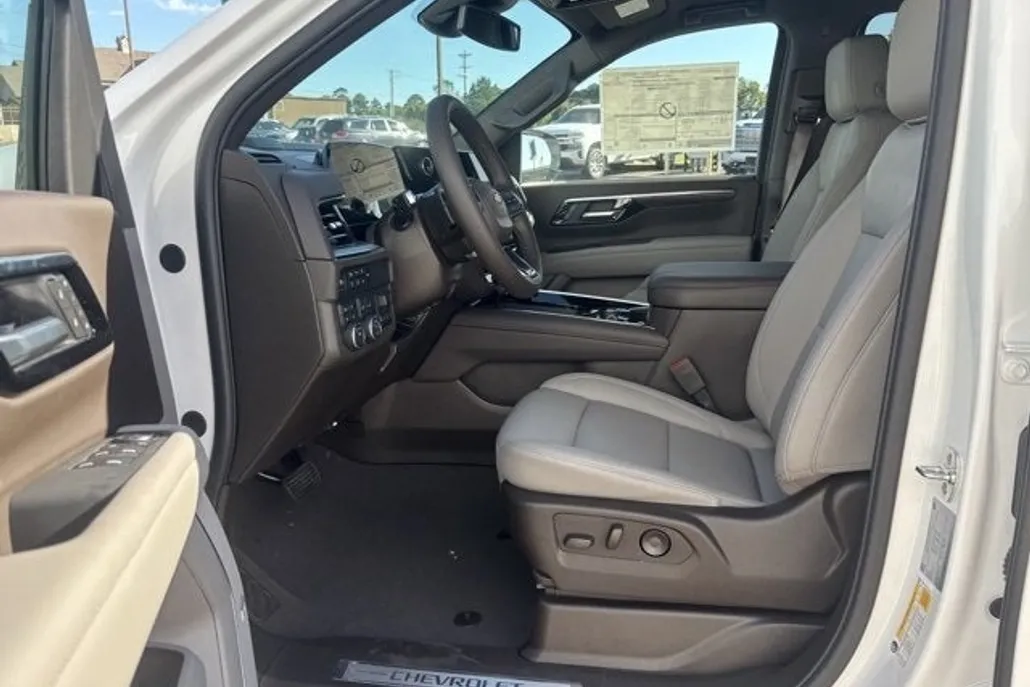 2026 Chevrolet Suburban LT photo 1