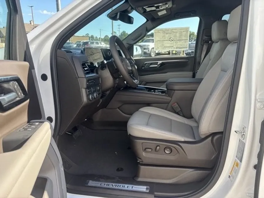 2026 Chevrolet Suburban LT photo 1