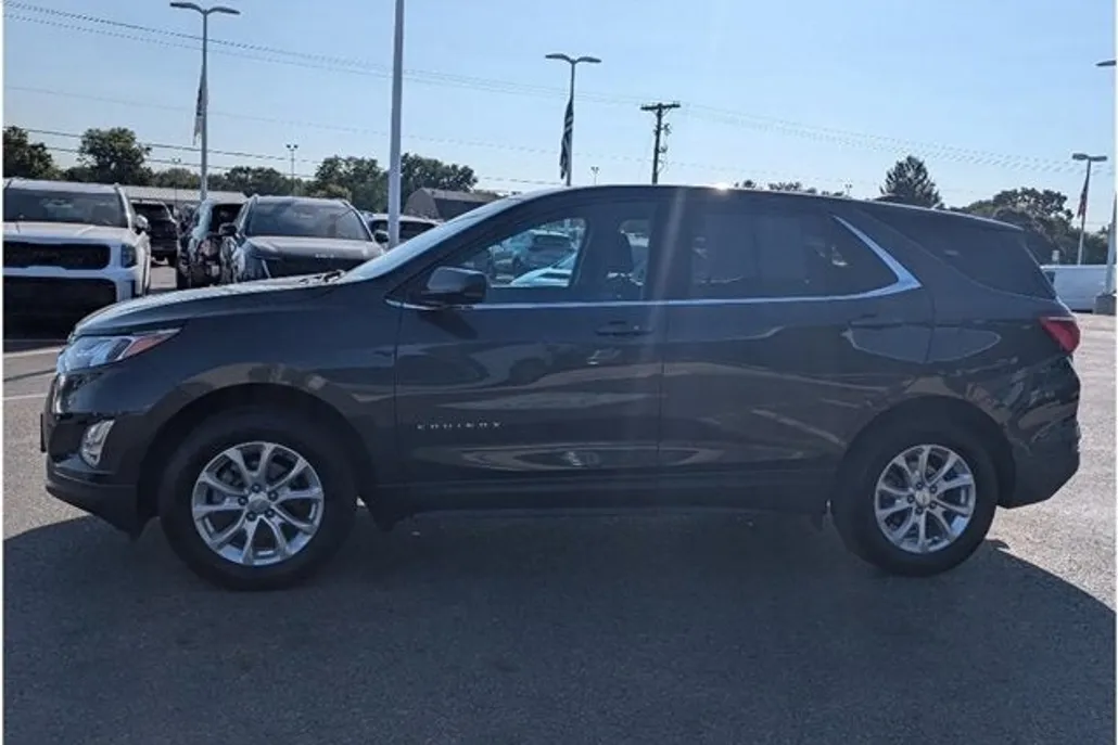 2020 Chevrolet Equinox LT photo 1