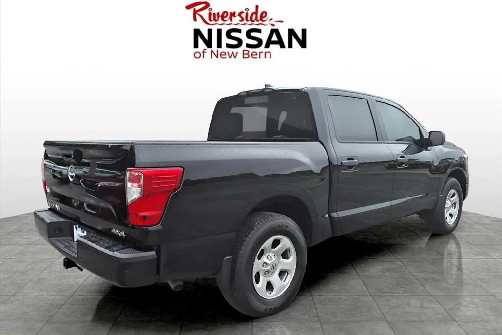 2023 Nissan Titan S photo 1