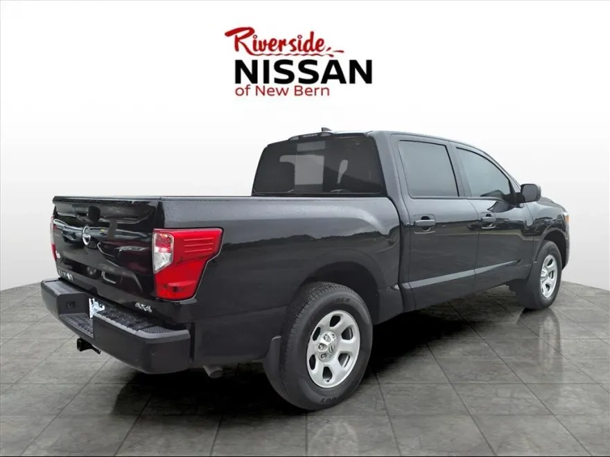 2023 Nissan Titan S photo 1