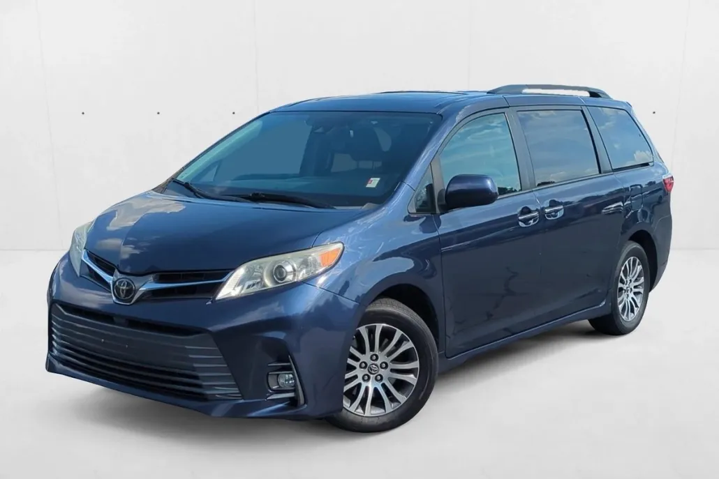 2018 Toyota Sienna XLE photo 1