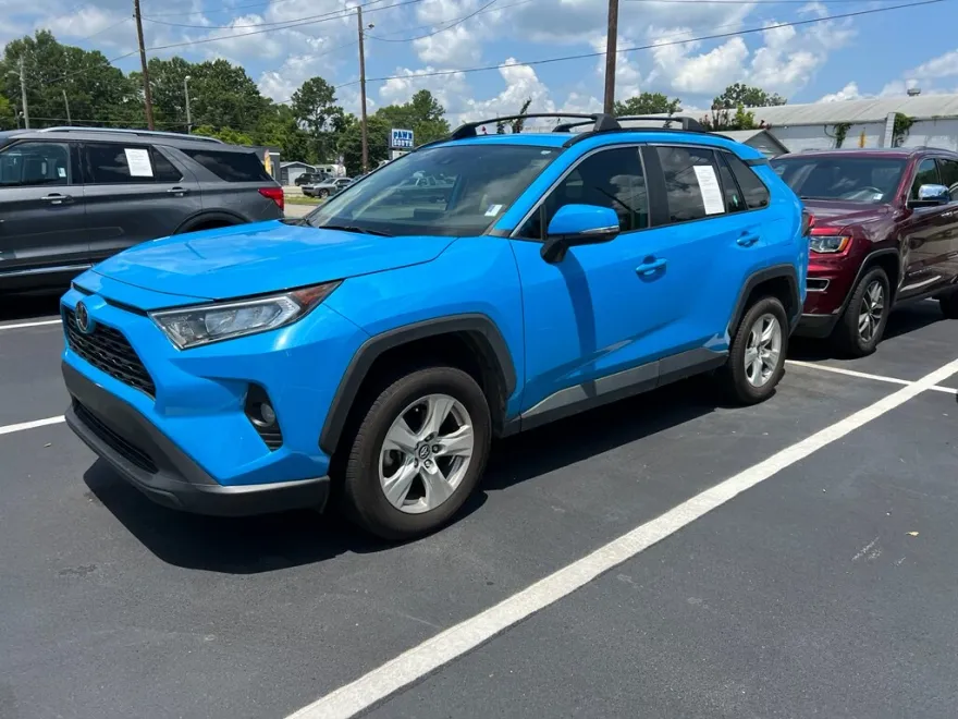 2021 Toyota RAV4 XLE photo 1