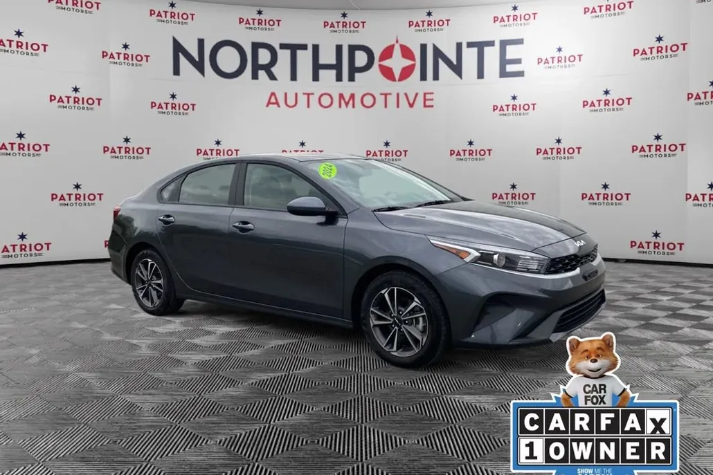 2024 Kia Forte LXS photo 1