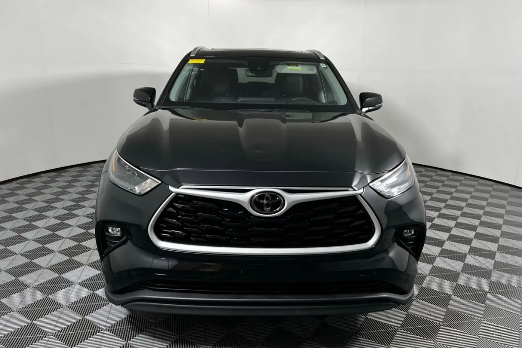 2024 Toyota Highlander XLE photo 1