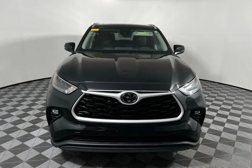 2024 Toyota Highlander XLE photo 1