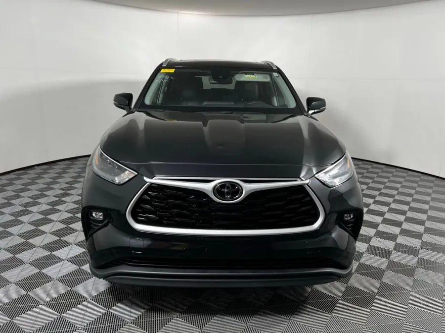 2024 Toyota Highlander XLE photo 1