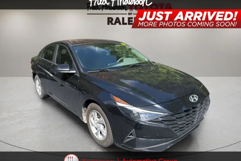 2022 Hyundai Elantra SE photo 1