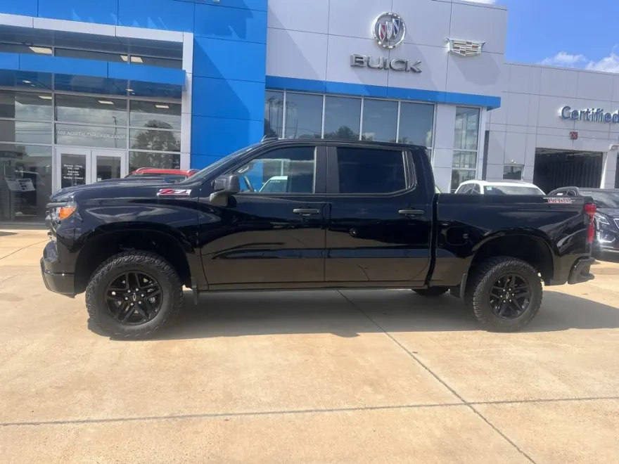 2025 Chevrolet Silverado 1500 Custom Trail Boss photo 1