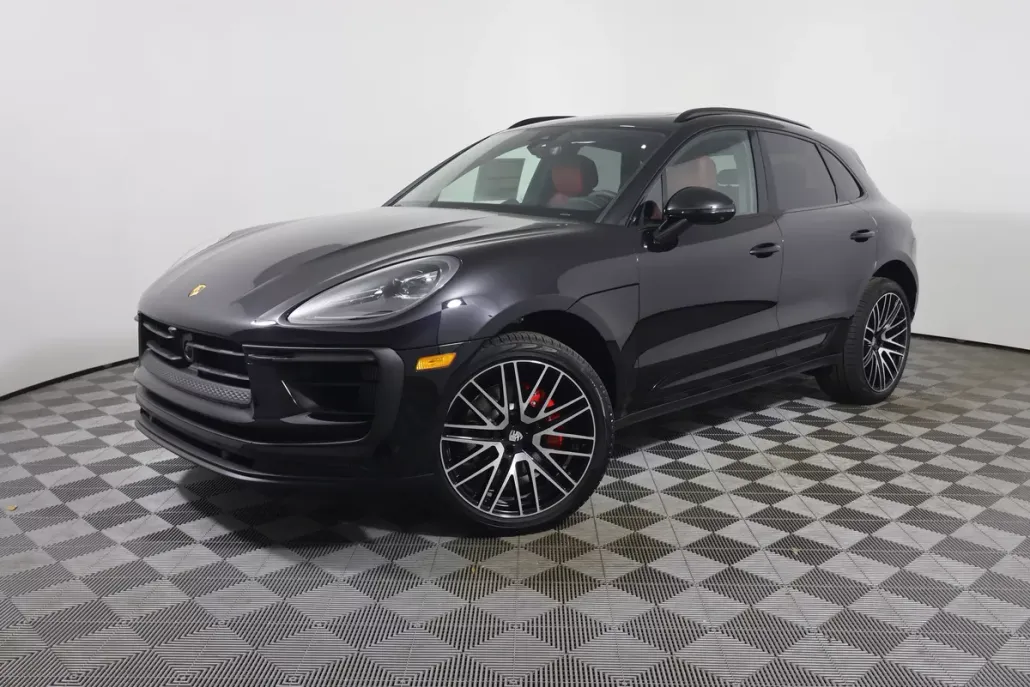 2025 Porsche Macan S photo 1