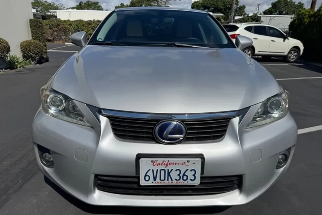2012 Lexus CT 200h photo 1