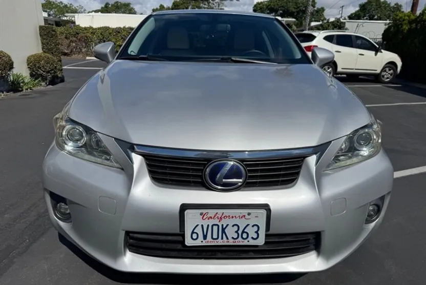 2012 Lexus CT 200h photo 1