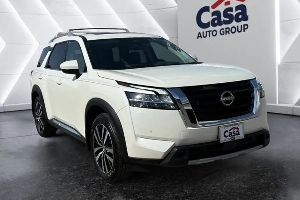 2024 Nissan Pathfinder Platinum photo 1