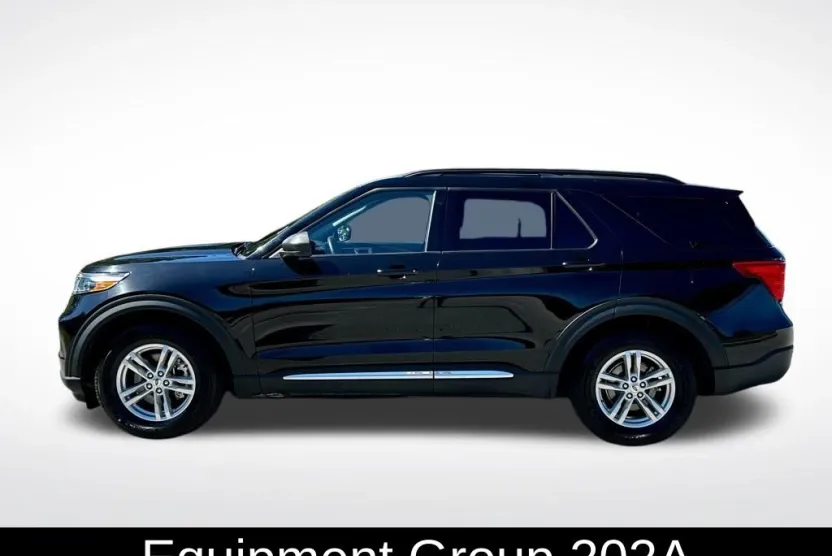 2023 Ford Explorer XLT photo 1