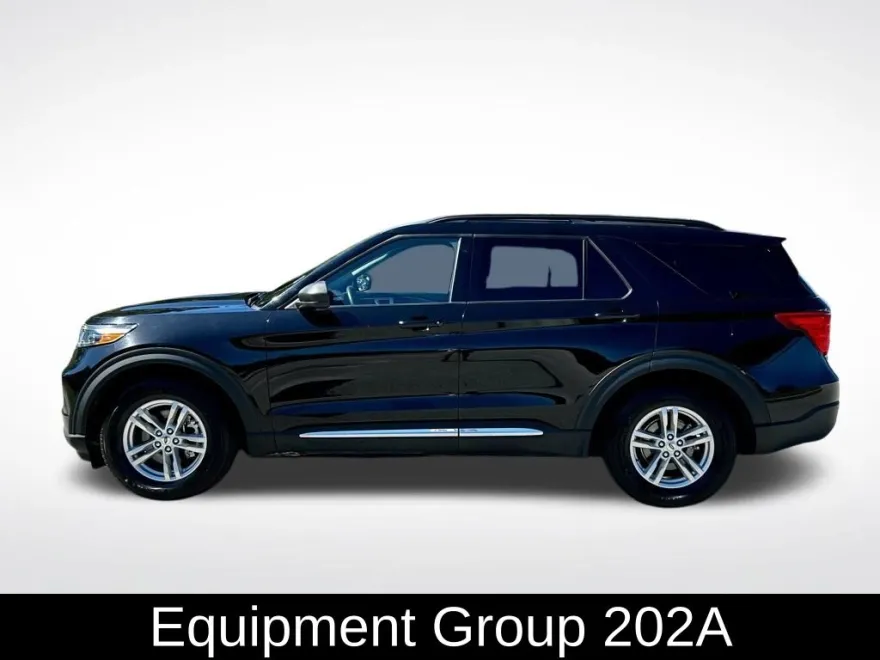 2023 Ford Explorer XLT photo 1
