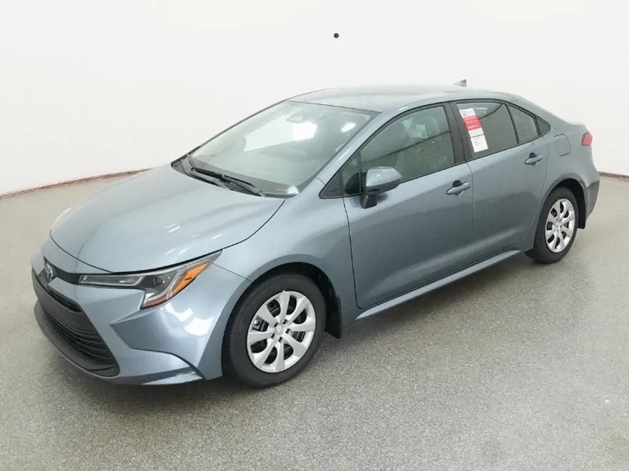 2025 Toyota Corolla LE photo 1