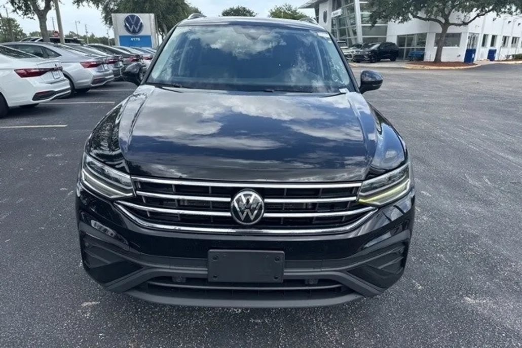 2022 Volkswagen Tiguan SE photo 1