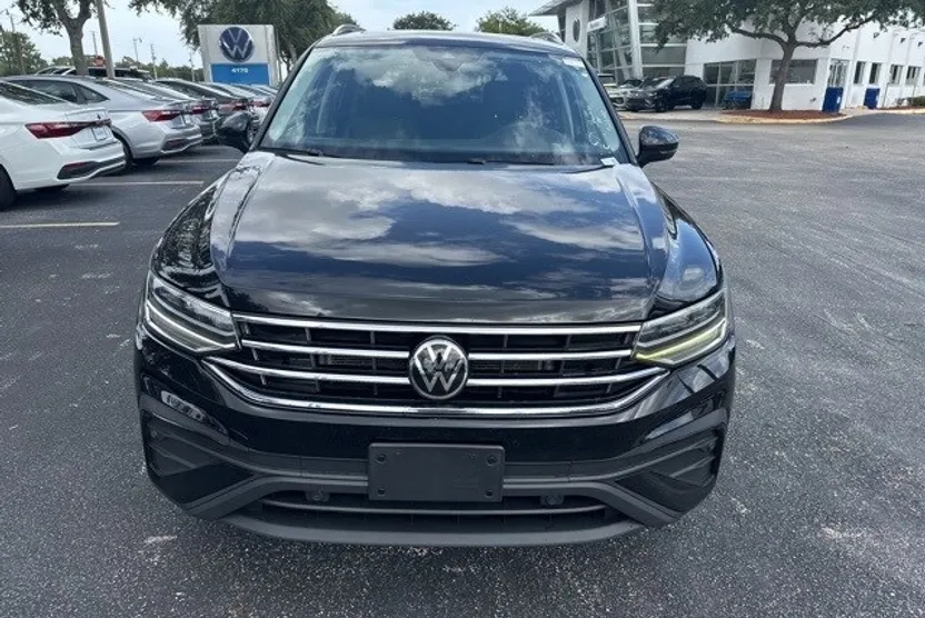 2022 Volkswagen Tiguan SE photo 1