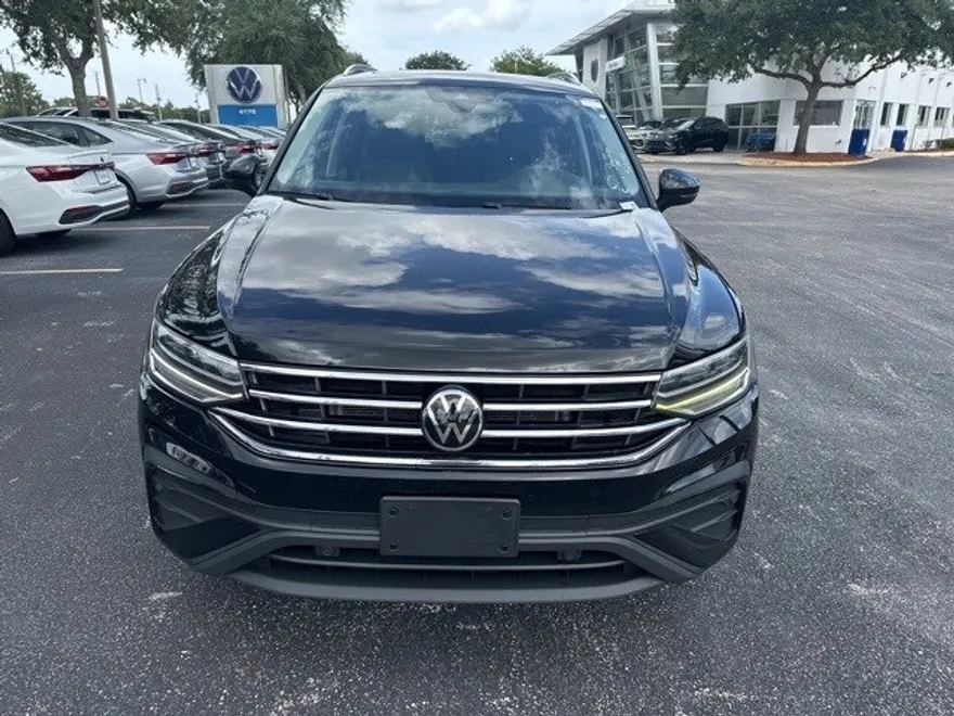 2022 Volkswagen Tiguan SE photo 1