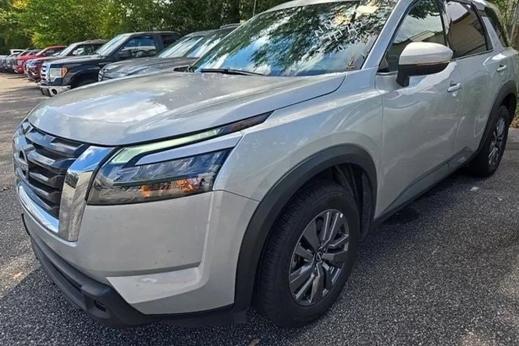 2024 Nissan Pathfinder SV photo 1