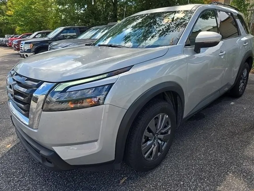 2024 Nissan Pathfinder SV photo 1