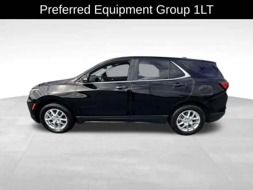 2022 Chevrolet Equinox LT photo 1