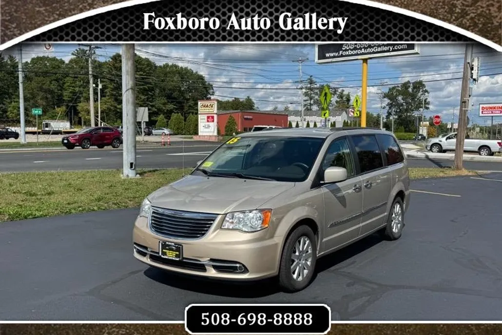 2015 Chrysler Town & Country Touring photo 1