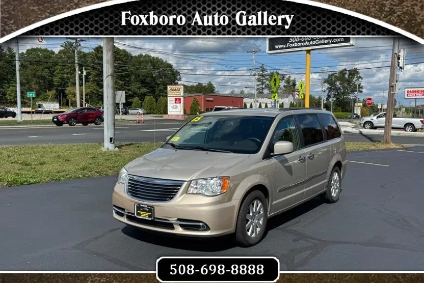 2015 Chrysler Town & Country Touring photo 1