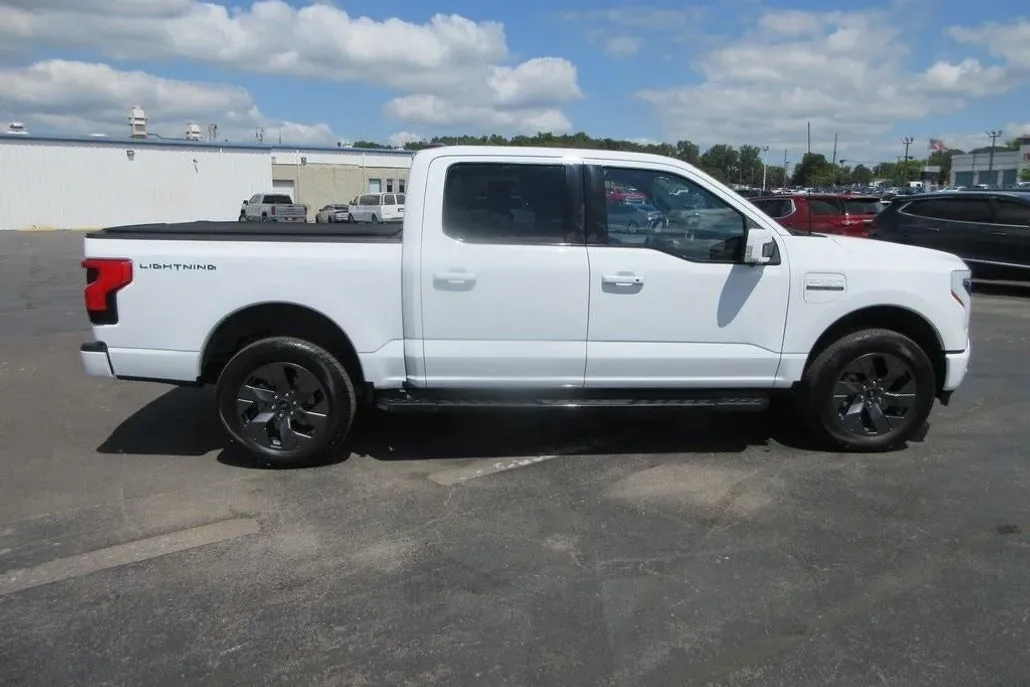 2023 Ford F-150 Lightning photo 1