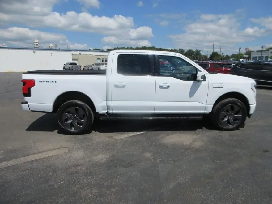 2023 Ford F-150 Lightning photo 1