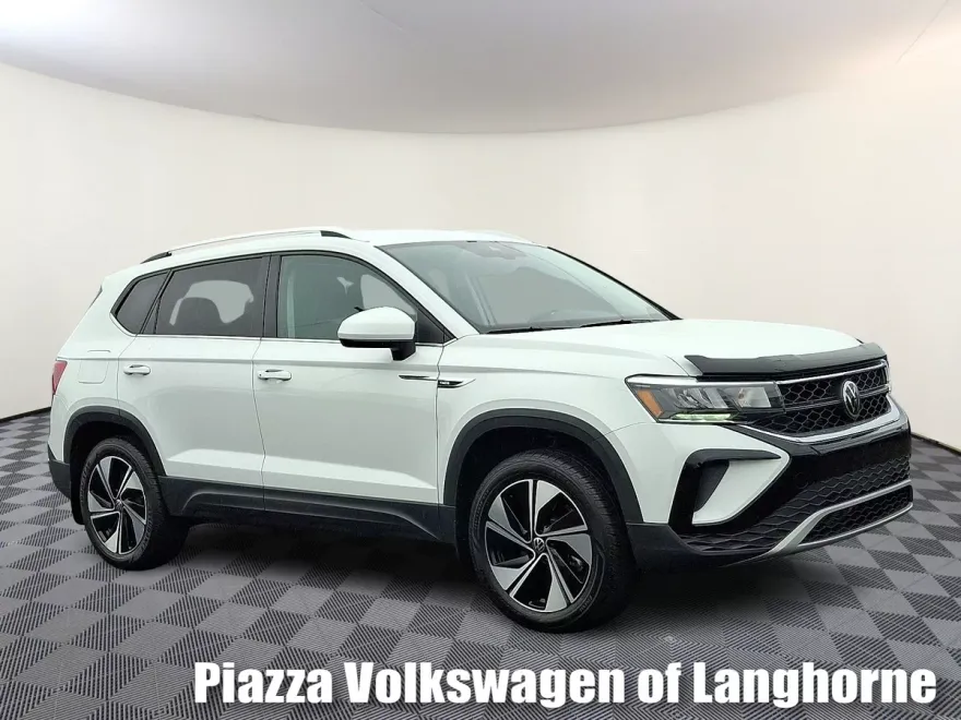2024 Volkswagen Taos SE photo 1