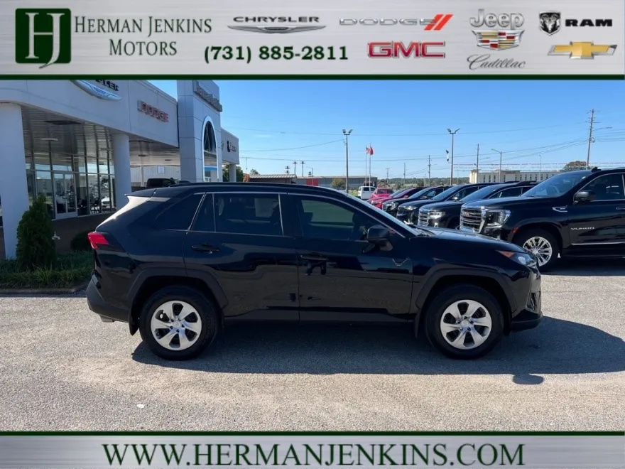 2019 Toyota RAV4 LE photo 1
