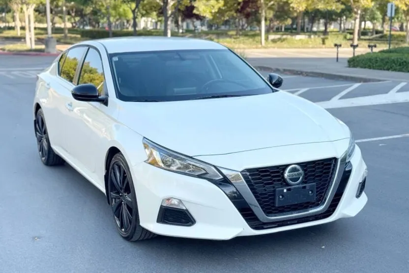 2019 Nissan Altima 2.5 SR photo 1