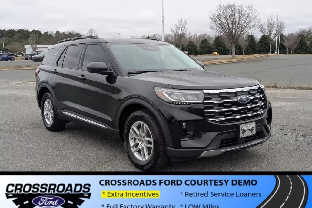 2025 Ford Explorer photo 1
