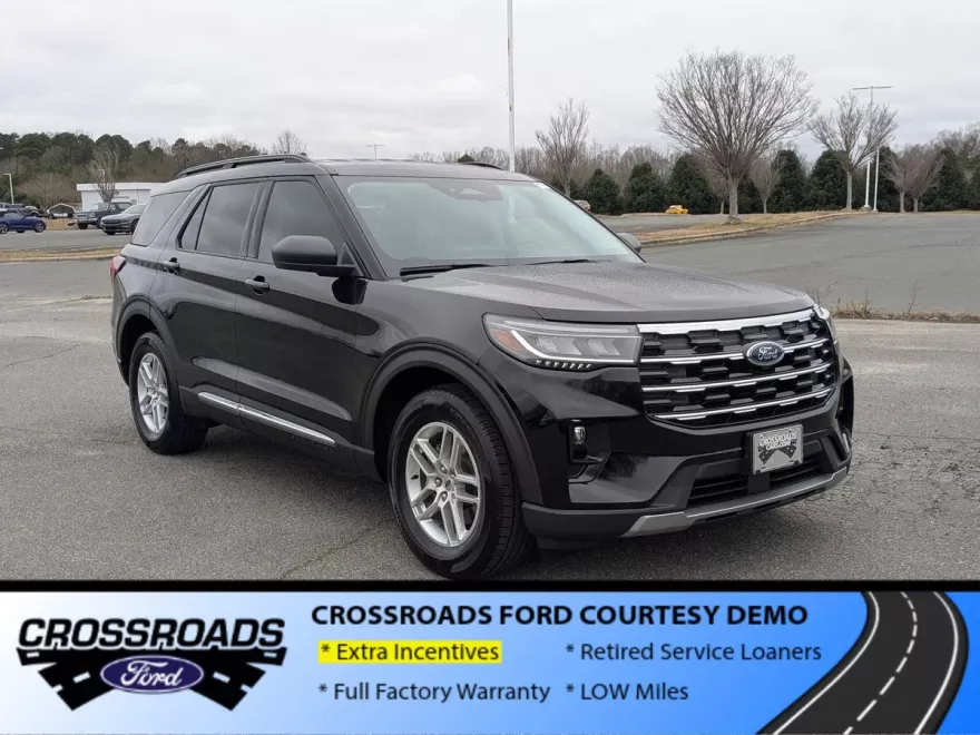 2025 Ford Explorer photo 1