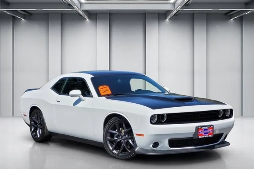 2022 Dodge Challenger GT photo 1