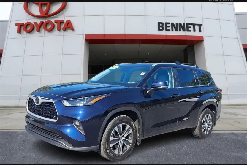 2024 Toyota Highlander XLE photo 1