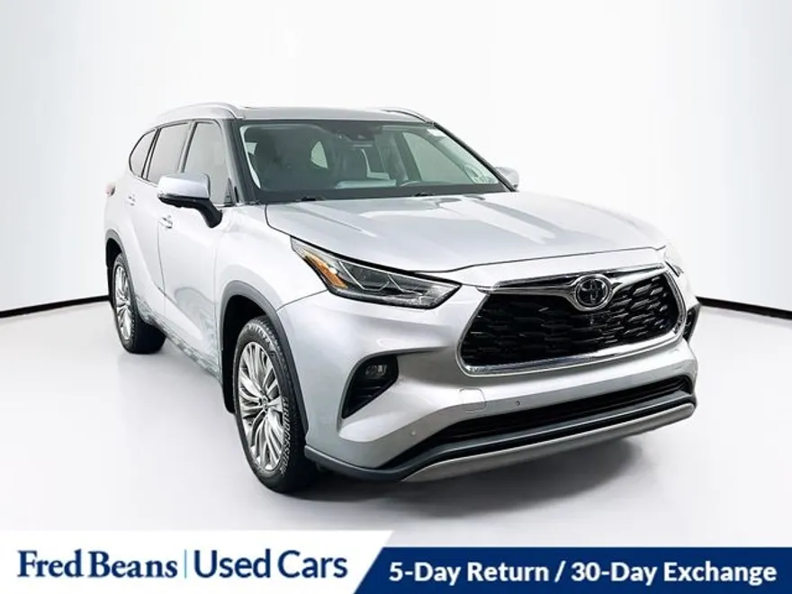 2023 Toyota Highlander Platinum photo 1