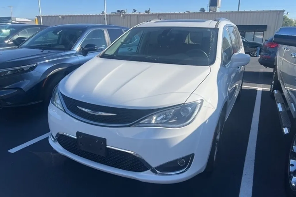 2018 Chrysler Pacifica Touring Plus photo 1