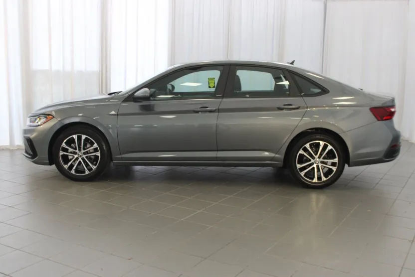 2026 Volkswagen Jetta Sport photo 1
