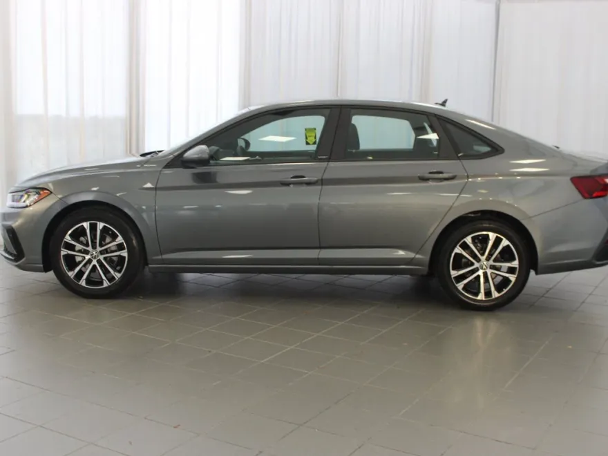 2026 Volkswagen Jetta Sport photo 1