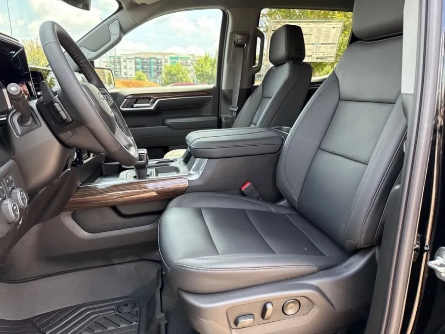 2026 Chevrolet Silverado 1500 RST photo 1