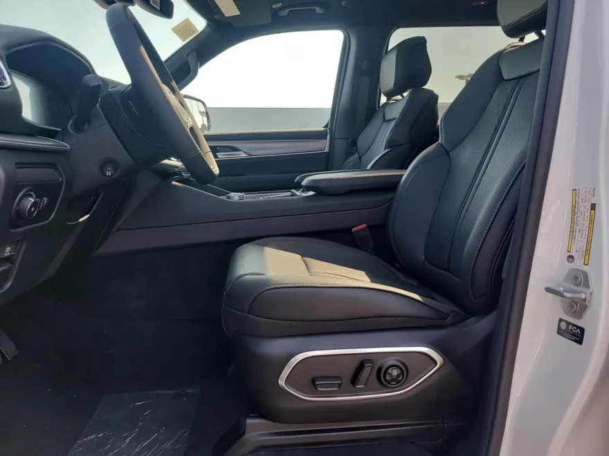2025 Jeep Wagoneer Limited photo 1