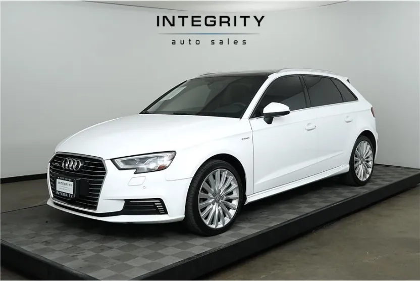 2017 Audi A3 E-tron Premium Plus photo 1