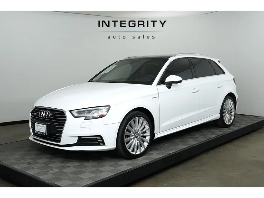 2017 Audi A3 E-tron Premium Plus photo 1