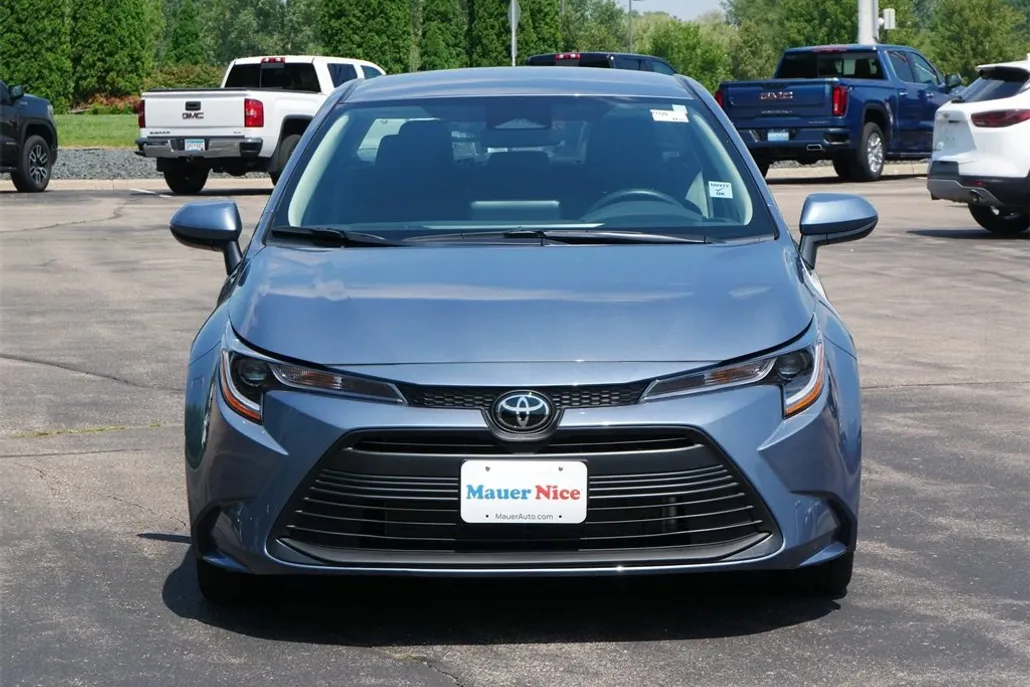 2025 Toyota Corolla LE photo 1