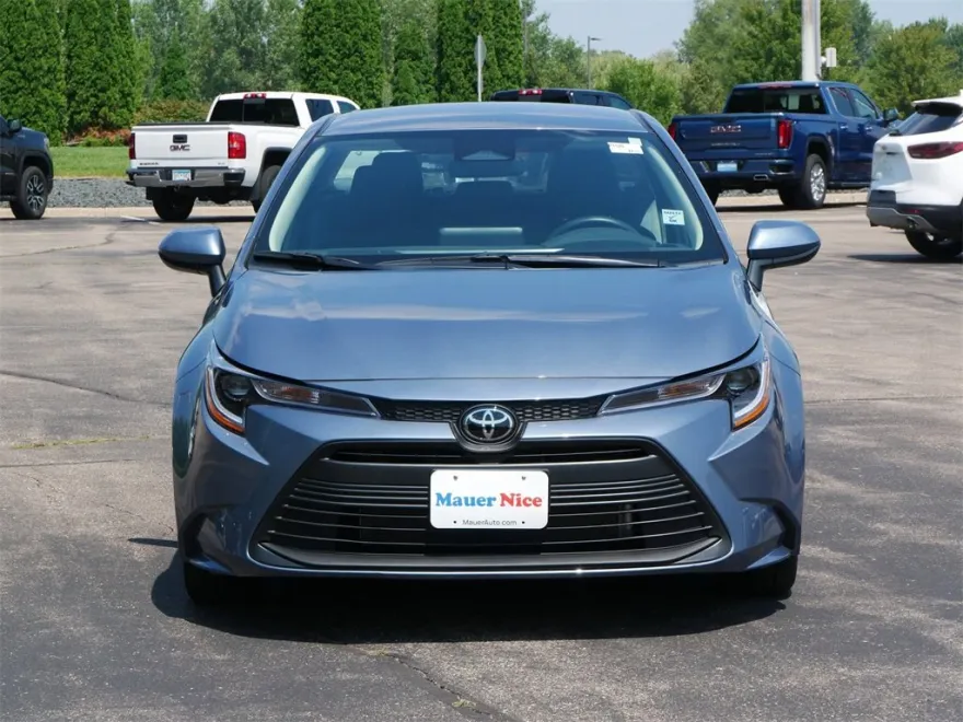 2025 Toyota Corolla LE photo 1